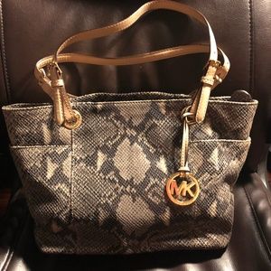 *CONDITION:EXCELLENT* Micheal Kors Snake hand bag